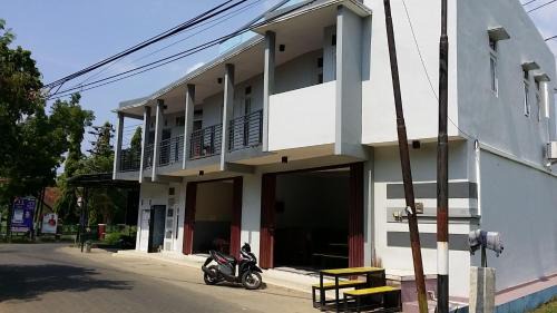 Bawean Island Hotel | Relax at Sawang Sana Motel Syariah with Oceanfront Views