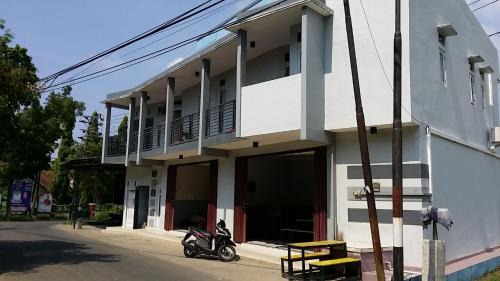 Bawean Island Hotel | Relax at Sawang Sana Motel Syariah with Oceanfront Views