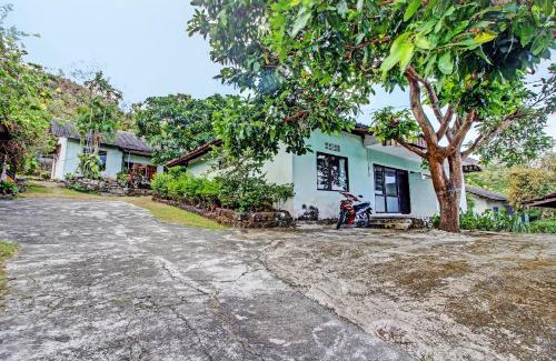 Wonogiri Hotel | Budget-Friendly OYO 92761 Hotel Sendang Asri with Breakfast