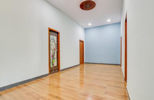Farooq Nagar Hotel | Budget-Friendly OYO SG Trinetra Residency for Families