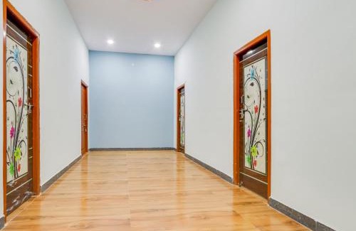 Farooq Nagar Hotel | Budget-Friendly OYO SG Trinetra Residency for Families