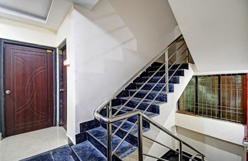 Cuttack Hotel | Inviting Aarvi Palace: Family-Friendly Stay with Kitchen Access