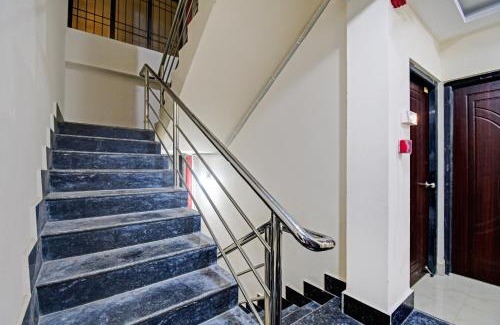 Cuttack Hotel | Inviting Aarvi Palace: Family-Friendly Stay with Kitchen Access