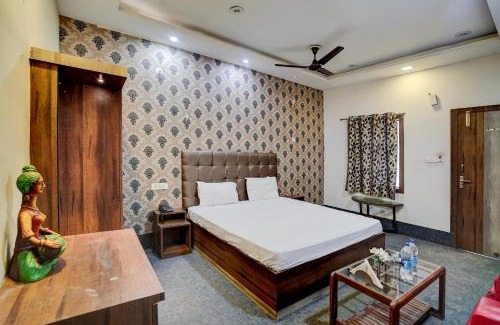 Mirzapur Hotel | Family-Friendly Stay at OYO Hotel Shyam Utsav - 4 Star