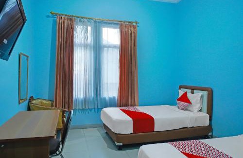 Kota Sidikalang Hotel | Budget-Friendly OYO 92577 Hotel Sidikalang with Breakfast