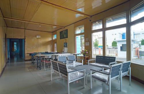 Kota Sidikalang Hotel | Budget-Friendly OYO 92577 Hotel Sidikalang with Breakfast