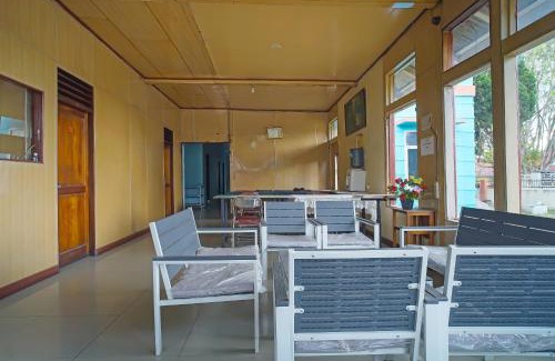 Kota Sidikalang Hotel | Budget-Friendly OYO 92577 Hotel Sidikalang with Breakfast