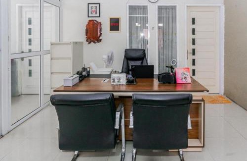 Kalimalang Hotel | Hotel O Sman House