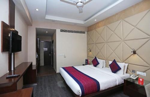 DLF Phase 3 Hotel | Guest Rated 9.5: FabHotel Green Wood with Family Amenities