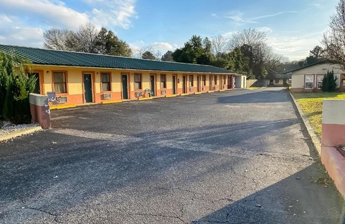 Tallassee Hotel | Budget-Friendly Hotel O Tallassee with Family and Pet Options