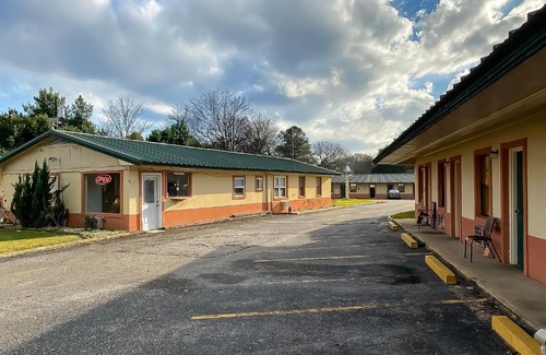 Tallassee Hotel | Budget-Friendly Hotel O Tallassee with Family and Pet Options