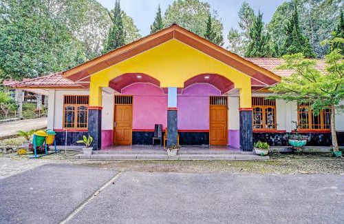 Kota Sidikalang Hotel | Discover OYO 92240 Taman Wisata Iman Ii with Hot Tub Access