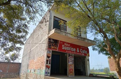 Etawah Hotel | Hotel O The Hotel Sunrise @ Cafe