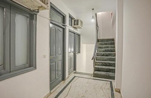 Hauz Khas Village Hotel | Elegant OYO Flagship Premium Villa: Family-Friendly Retreat