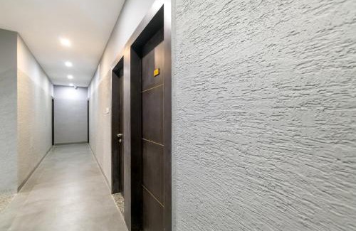 Sanwer Hotel | Pet-Friendly Comfort at OYO The Rudraksh Inn 2