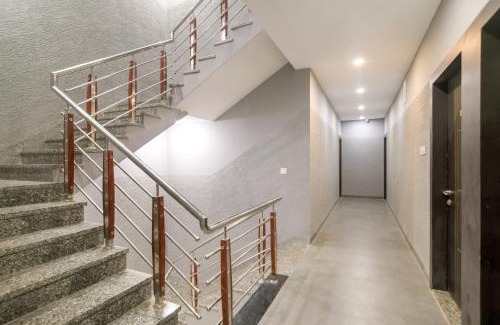 Sanwer Hotel | Pet-Friendly Comfort at OYO The Rudraksh Inn 2