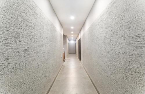 Sanwer Hotel | Pet-Friendly Comfort at OYO The Rudraksh Inn 2