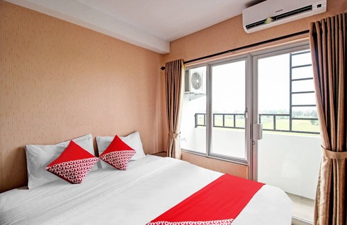 Medan Hotel | Affordable Stay at OYO 90245 Tridasa with Pool & Breakfast