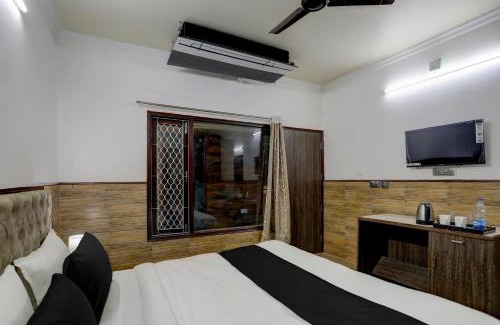 Sector D Hotel | Family-Friendly Stay at OYO Hotel Vasant Vilas