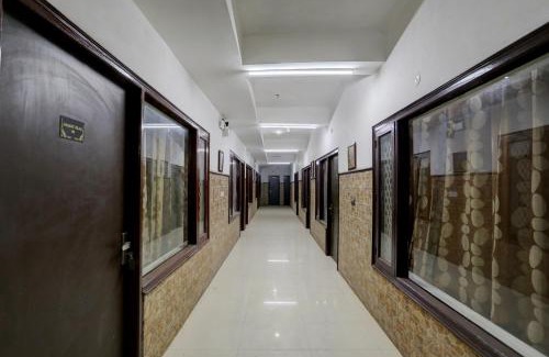 Sector D Hotel | Family-Friendly Stay at OYO Hotel Vasant Vilas
