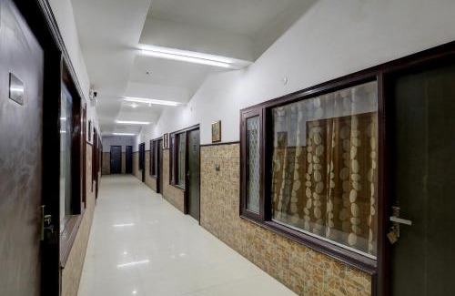 Sector D Hotel | Family-Friendly Stay at OYO Hotel Vasant Vilas