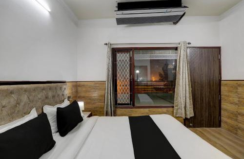 Sector D Hotel | Family-Friendly Stay at OYO Hotel Vasant Vilas