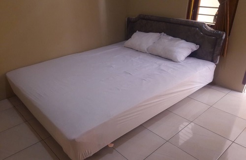 Sei Pinang Hotel | Budget-Friendly Stay at OYO 93521 Wisma Flamboyan