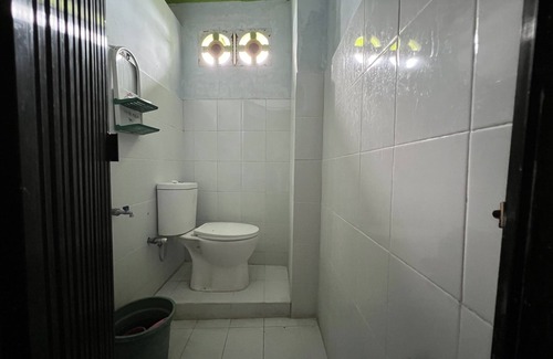 Makassar Hotel | Budget-Friendly Stay at OYO 93304 Wisma La Oda Syariah
