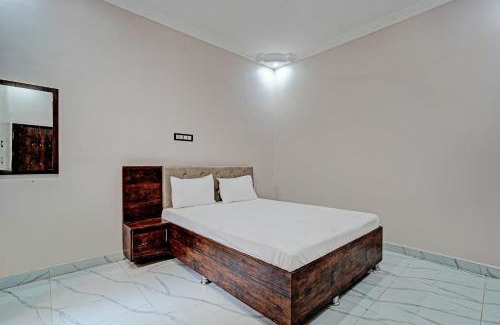 Sihora Apartment | Discover OYO Hotel Yuvraj: Family-Friendly with Kitchen!