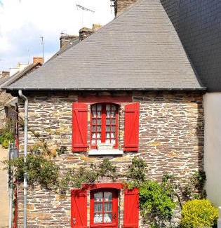 Beignon Hotel | Discover Hotel O2B Aux Berges de Brocéliande: Family-Friendly Getaway