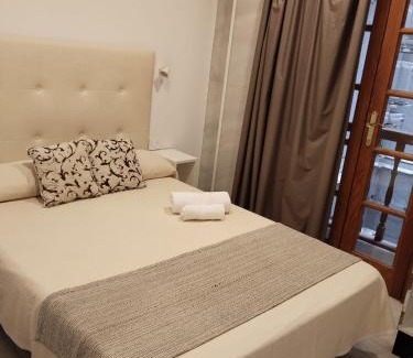Santa Cruz de Tenerife Hotel | Cozy Hotel Océano Centro: Family-Friendly with Breakfast