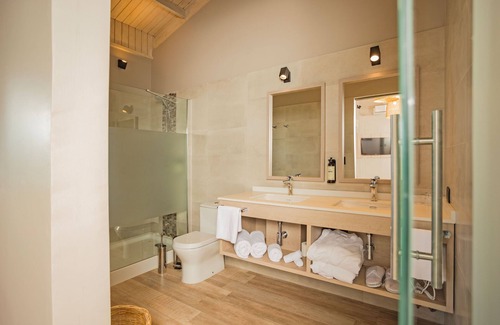 Hanga Roa Hotel | Unforgettable Stays at Hotel Ohana with Pool and Spa