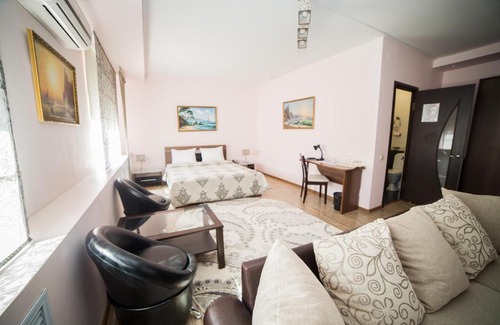 Volgograd Hotel | Budget-Friendly Escape at Hotel Olimpiya with Hot Tub