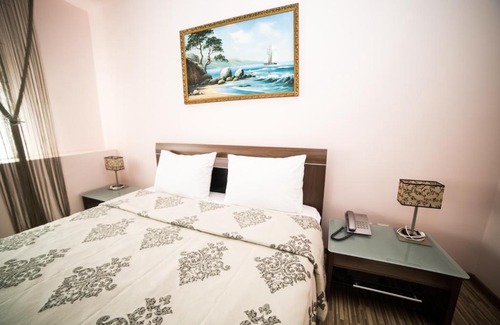 Volgograd Hotel | Budget-Friendly Escape at Hotel Olimpiya with Hot Tub