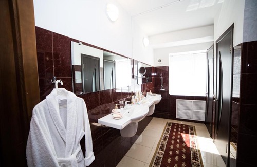 Volgograd Hotel | Budget-Friendly Escape at Hotel Olimpiya with Hot Tub