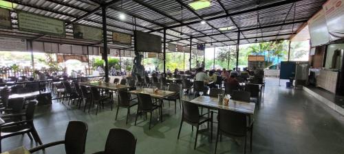 Talegaon Dabhade Hotel | Discover Comfort at Hotel Om Inn - Talegaon Dabhade