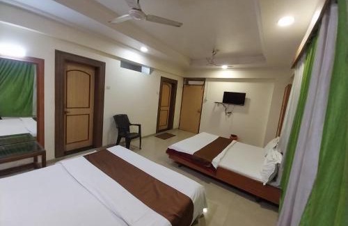 Shirdi Hotel | Hotel Om Park- Walkable Distance to Sai Baba Temple