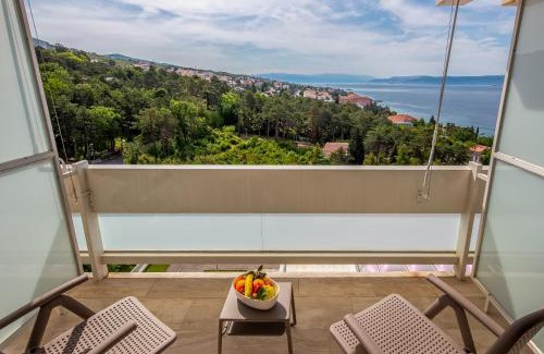 Crikvenica Hotel | Discover Comfort at Hotel Omorika: Ocean View & Pet Friendly