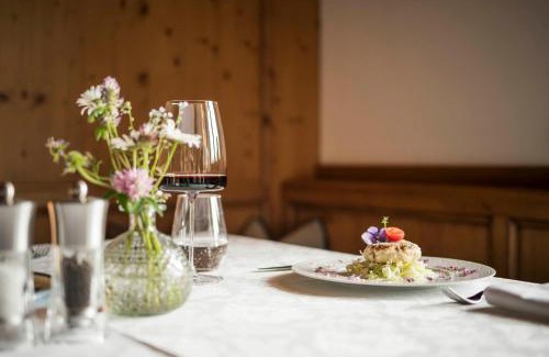 San Lorenzo di Sebato Hotel | Hotel Onach: Guest Rated 9.1 with Spa & Family Amenities
