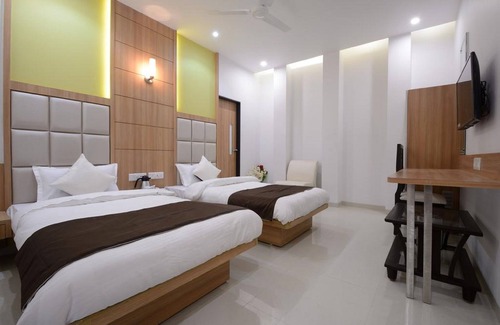 Ahmedabad City Centre Hotel | Budget-Friendly Hotel One Up with Breakfast & Family Perks