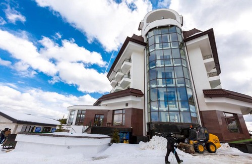 Ranca Hotel | Budget-Friendly Hotel Onix with Breakfast & Family Amenities