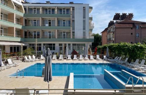 Kiten Hotel | Guest Favorite: Hotel Onyx with Pool and Oceanfront Views