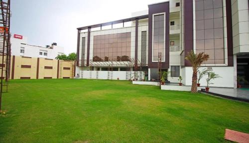 Sikandra Hotel | Budget-Friendly Hotel AS Royal with Breakfast & Child Care