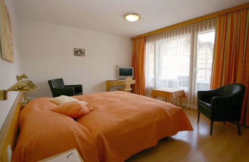Maloja Hotel | Hotel Pöstli: Pet-Friendly Retreat with Breakfast Included