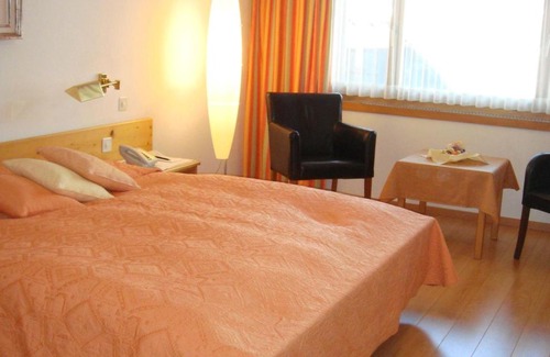 Maloja Hotel | Hotel Pöstli: Pet-Friendly Retreat with Breakfast Included