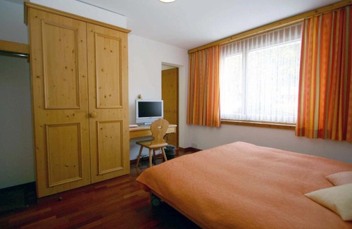 Maloja Hotel | Hotel Pöstli: Pet-Friendly Retreat with Breakfast Included