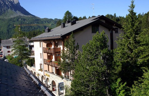 Maloja Hotel | Hotel Pöstli: Pet-Friendly Retreat with Breakfast Included