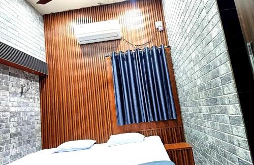 Bhubaneshwar Hotel | HOTEL P-V-R Palace Guest House Near RailWay Station - Parking And Wifi Facilities - Fully Air Conditioning and also Non AC Guest House Bhubneswar