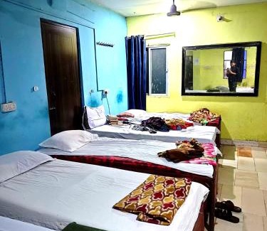 Bhubaneshwar Hotel | HOTEL P-V-R Palace Guest House Near RailWay Station - Parking And Wifi Facilities - Fully Air Conditioning and also Non AC Guest House Bhubneswar