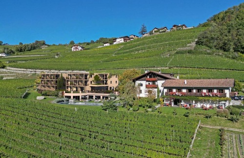 Novacella Hotel | Hotel Pacherhof: Pet-Friendly Oasis with Spa & Pool